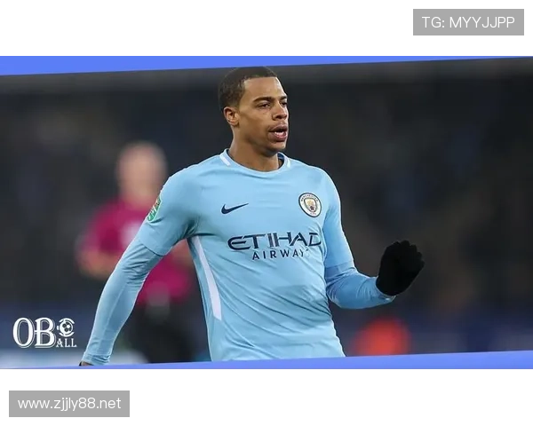 巴萨进攻体系过度依赖边路，战术单一化问题逐步反映，对球队进攻效率形成制约