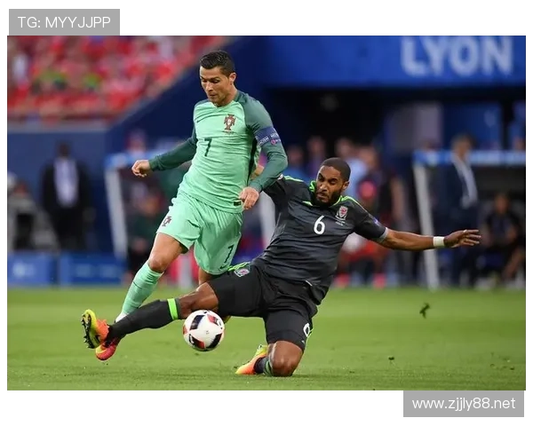 先触球就能免责?解析足球中“合法抢断”与犯规的判罚边界