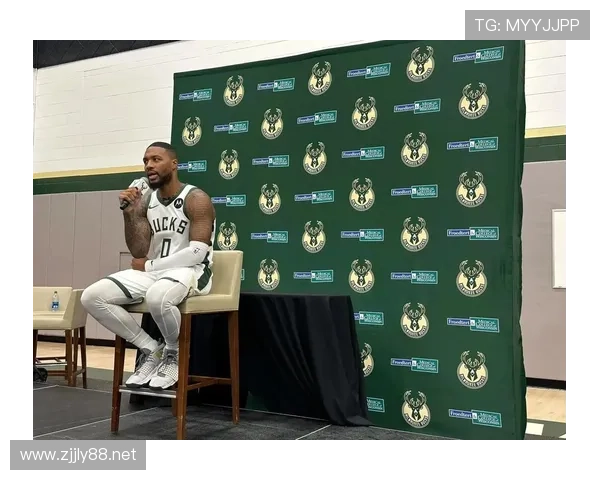 利拉德休赛期天天凌晨四点打卡训练馆，邻居以为他家闹鬼