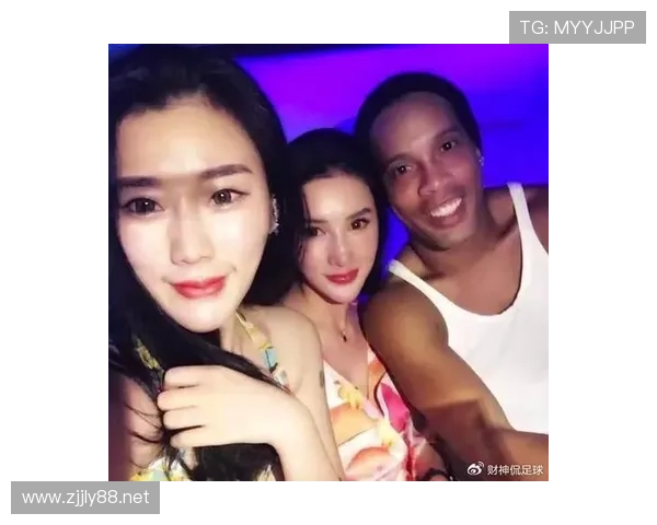 小罗退役后还在夜店蹦迪，这体力是认真的吗